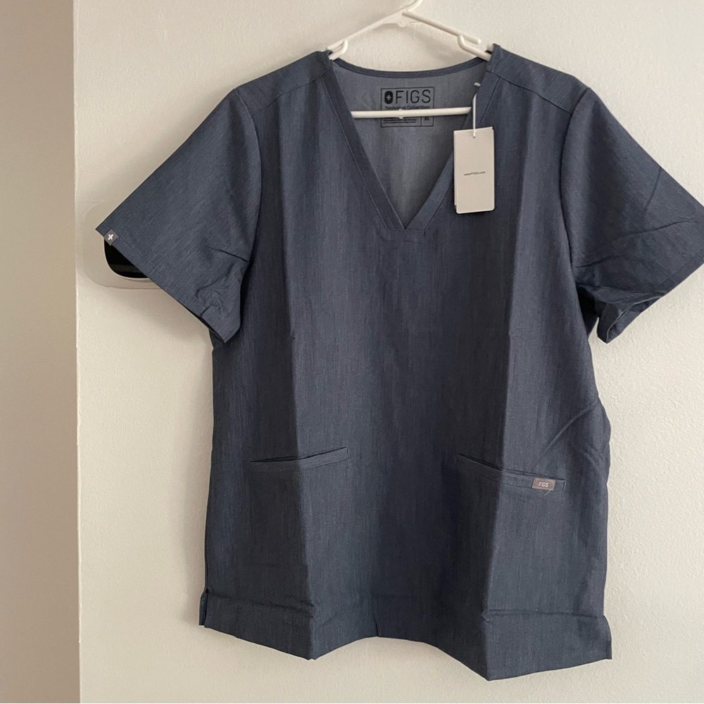 Figs graphite casma three pockets top size XL